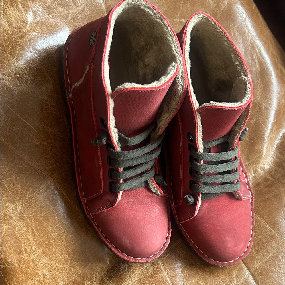 Onfoot Red Booties - Picture 2 of 10